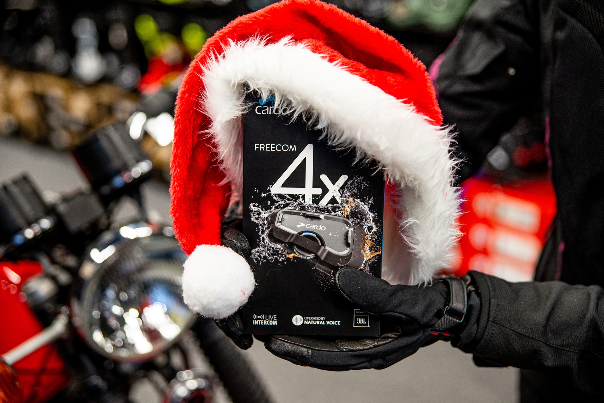 Prezent na Święta dla motocyklisty do 1000 zł – coś wyjątkowego dla prawdziwego pasjonata motoryzacji