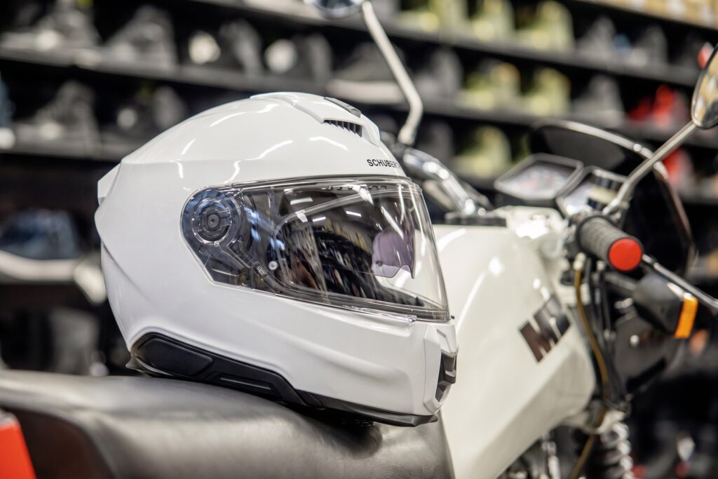 Schuberth C5 ECE biały na motorze w sklepie RRmoto