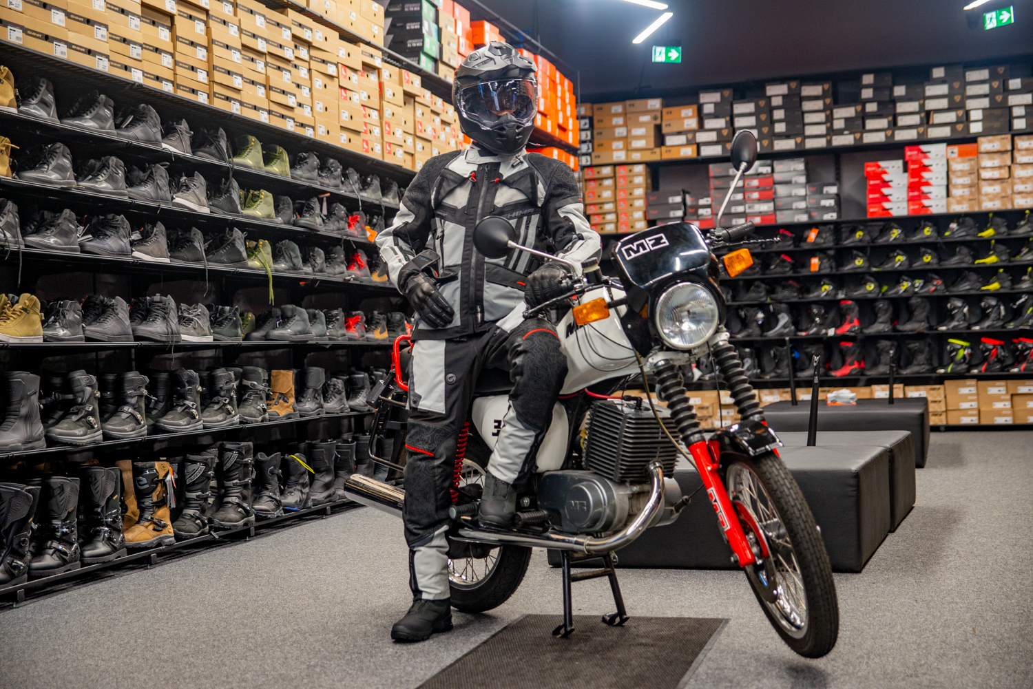 Jak ubrać się na motocykl adventure? Propozycje zestawów