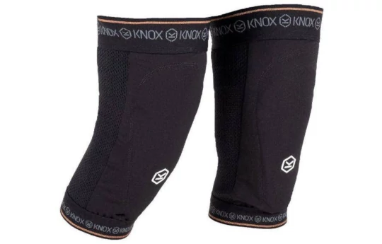 Ochraniacz kolan KNOX ACTION PRO czarny
