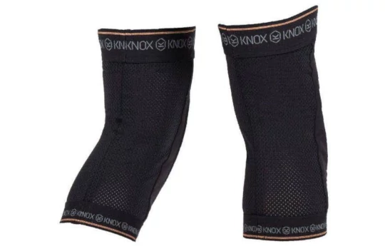Ochraniacz kolan KNOX ACTION PRO czarny
