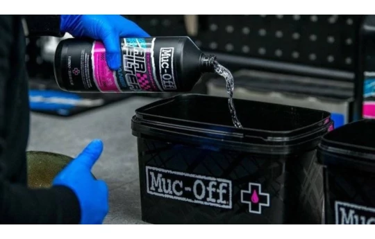 Środek do czyszczenia filtrów powietrza MUC-OFF 1L