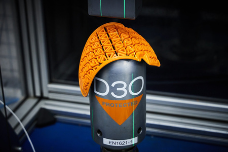 Protektor wymienny bioder HELD D3O GHOST LEVEL 2 ORANGE pomarańczowy