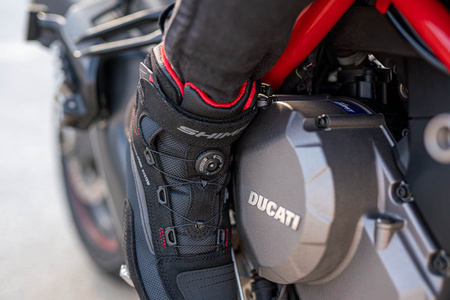 Buty motocyklowe krótkie miejskie Shima Exo Vented czarny-czerwony