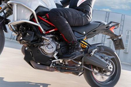 Buty motocyklowe krótkie miejskie Shima Exo Vented czarny-czerwony