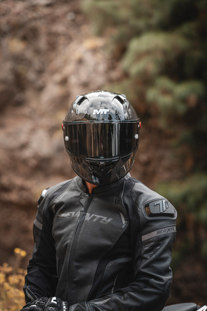 Kask integralny MT KRE+ S PURE GLOSS CARBON/BLACK