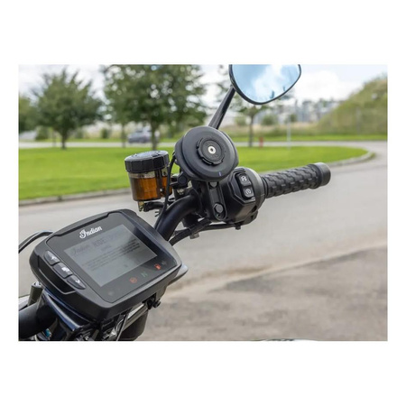 Podstawa QUAD LOCK montowana w obejmie pompy hamulca/sprzęgła czarny