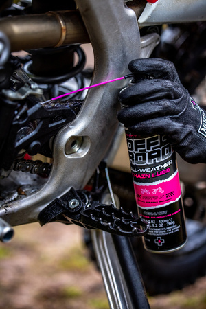 Spray do łańcucha MUC-OFF OFF-ROAD ALL WEATHER