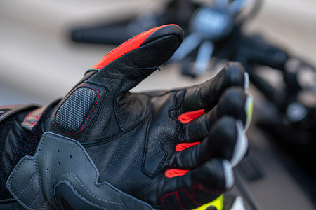 Rękawice sportowe SHIMA ST-3 MEN FLUO czarny czerwony biały żółty fluo