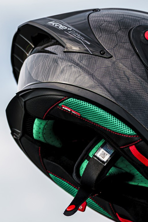 Kask integralny MT KRE+ S PURE GLOSS CARBON/BLACK