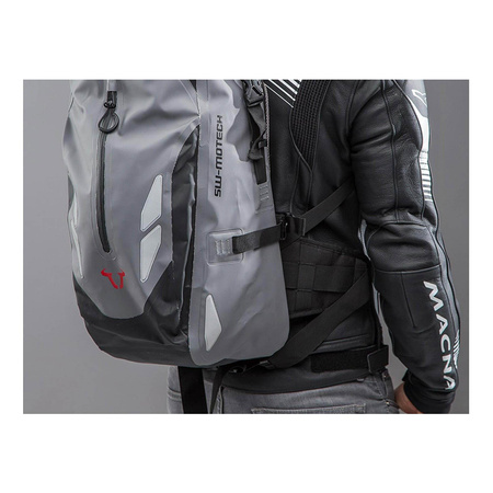 Plecak SW MOTECH BARRACUDA ANTHRACITE/BLACK 25L grafitowy czarny
